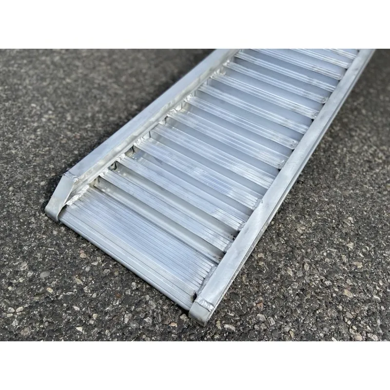 148.25L Rampas de carga en aluminio para rueda y oruga de goma | 2500 mm