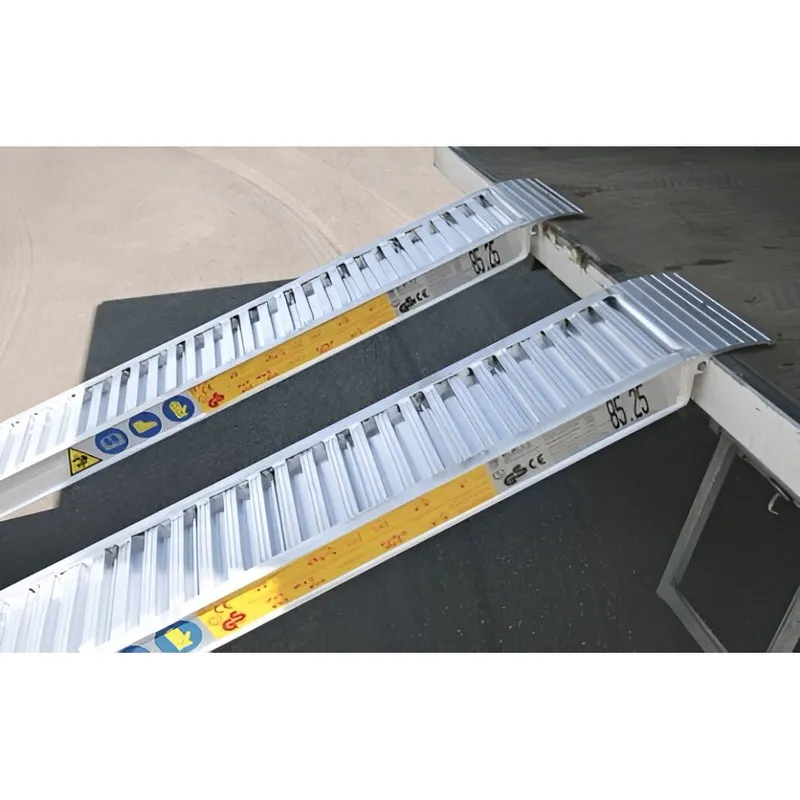 148.25L Rampas de carga en aluminio para rueda y oruga de goma | 2500 mm