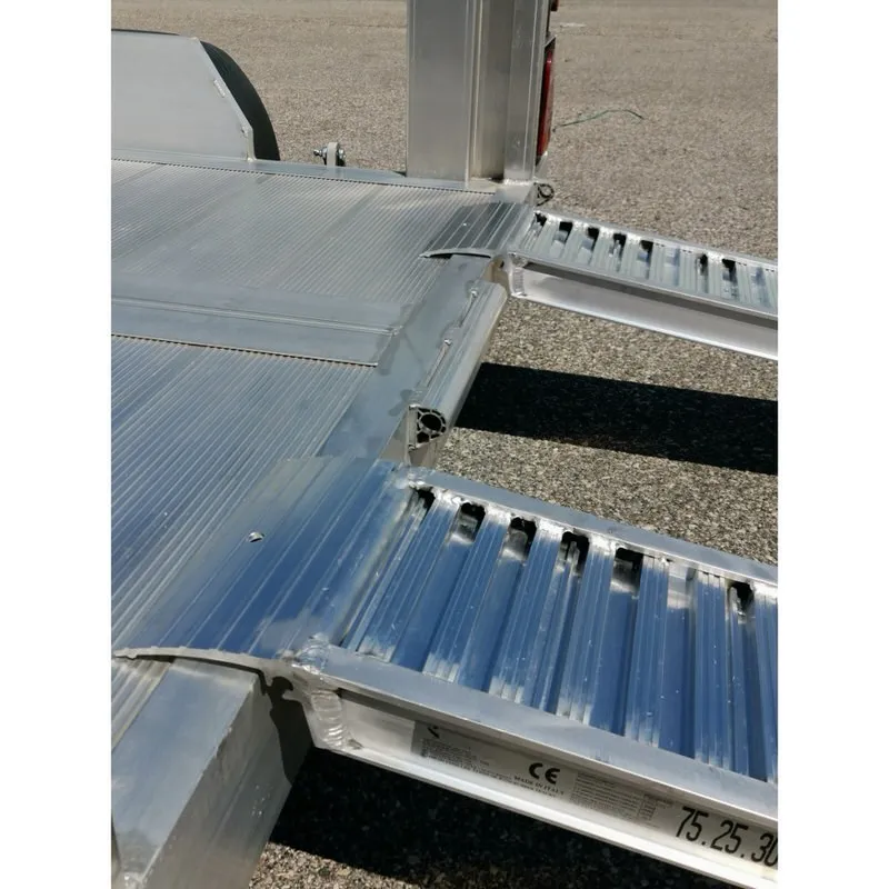 148.25L Rampas de carga en aluminio para rueda y oruga de goma | 2500 mm