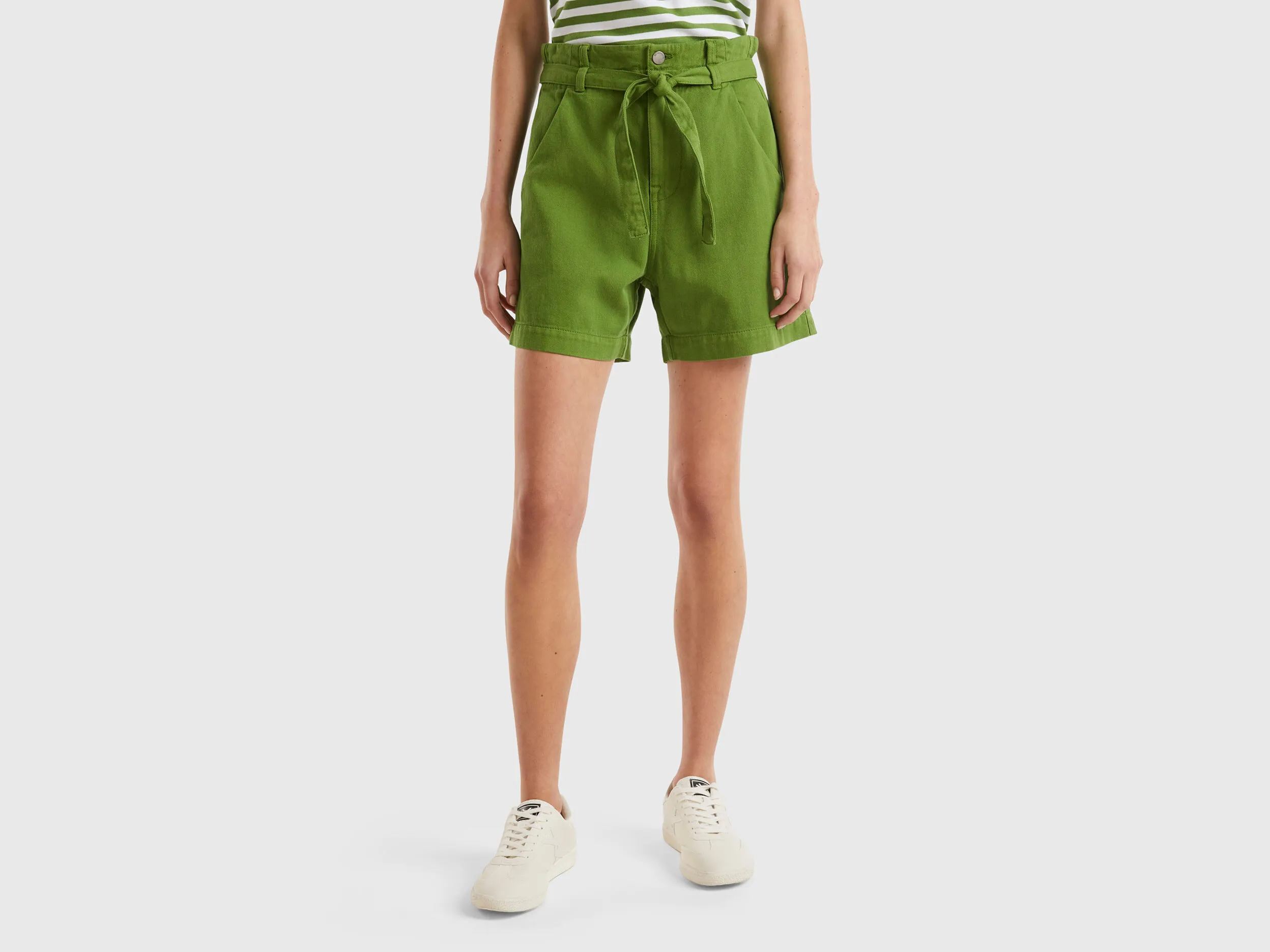 Bermudas con pernera amplia