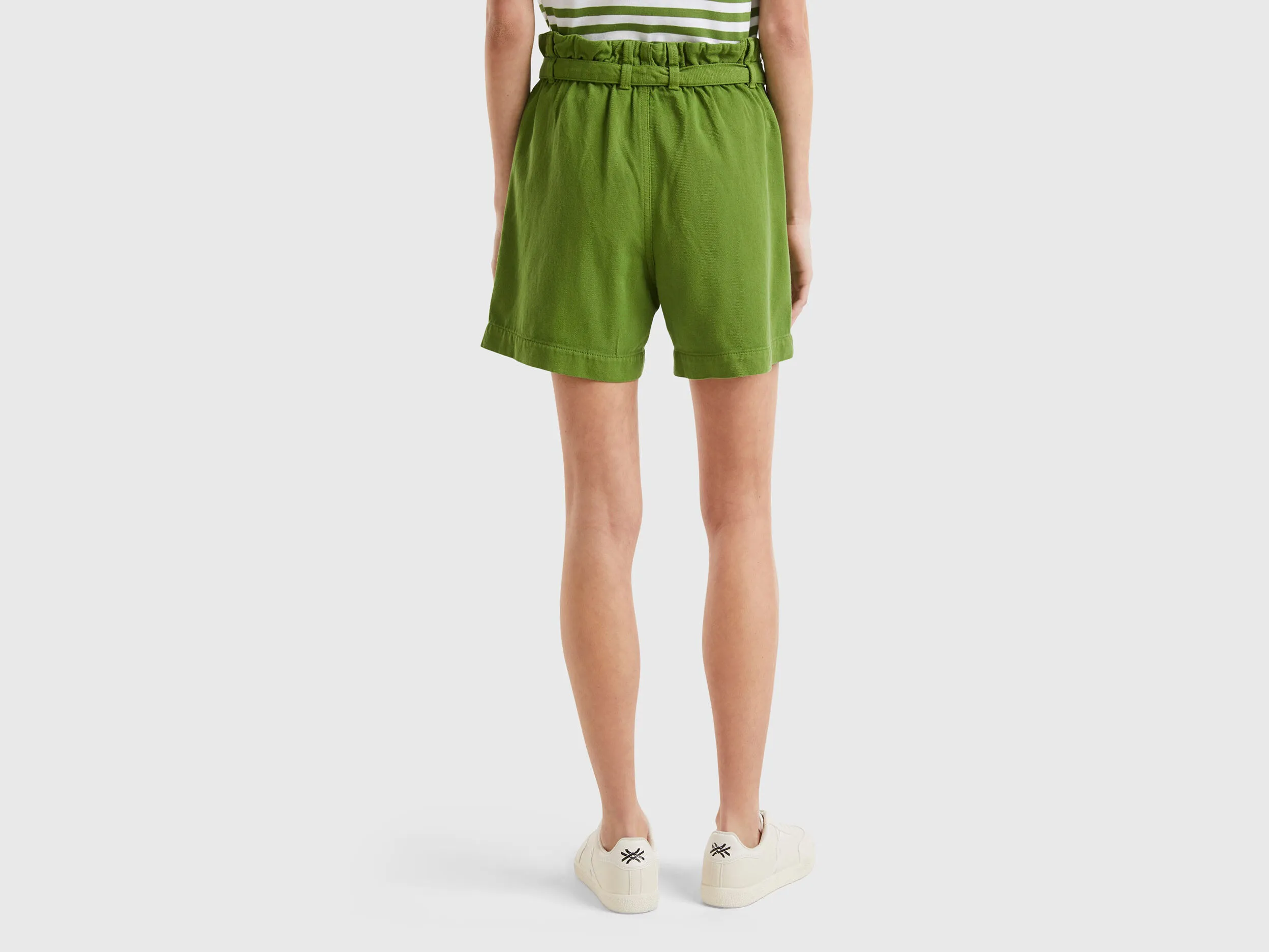 Bermudas con pernera amplia