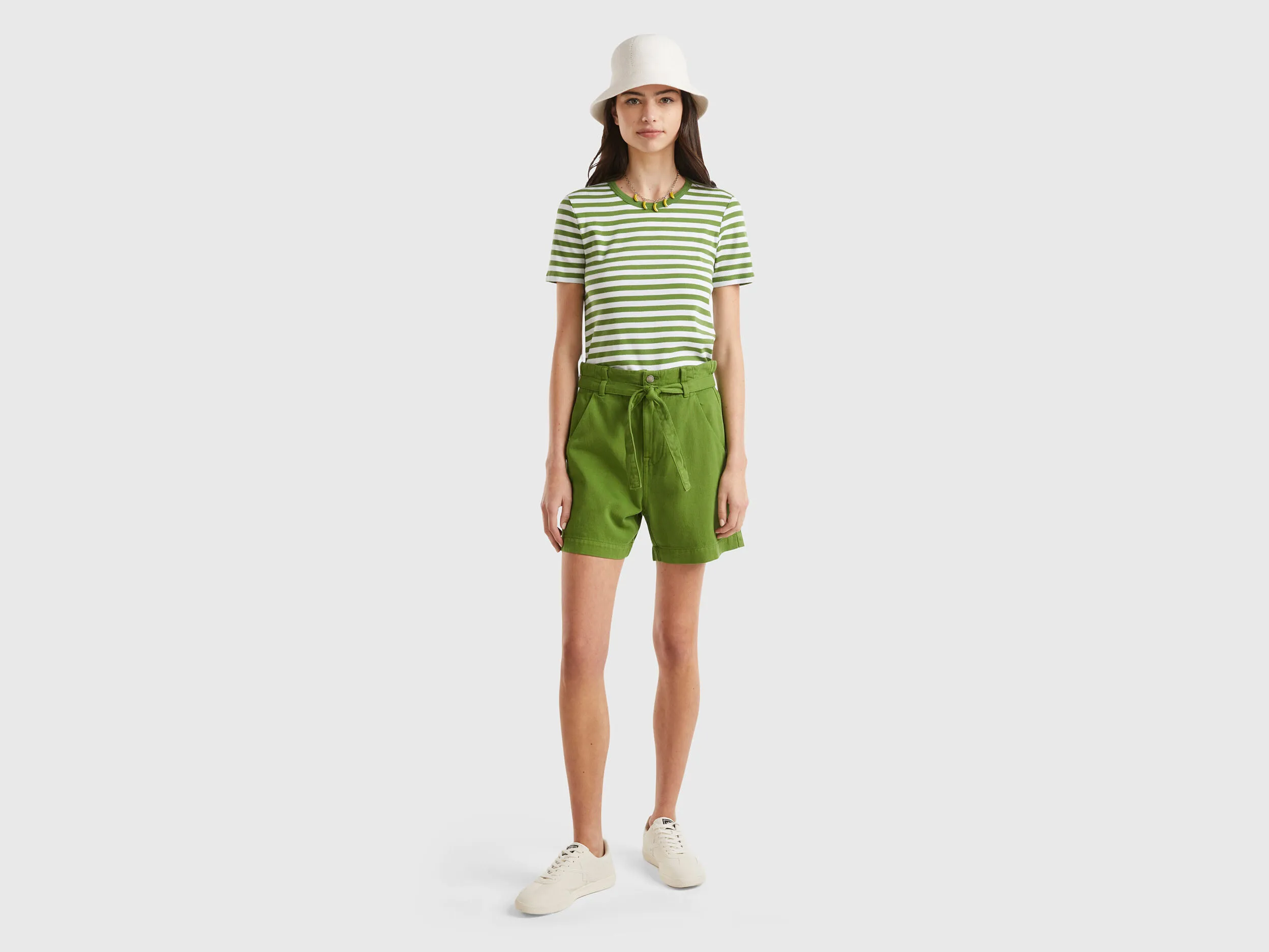 Bermudas con pernera amplia