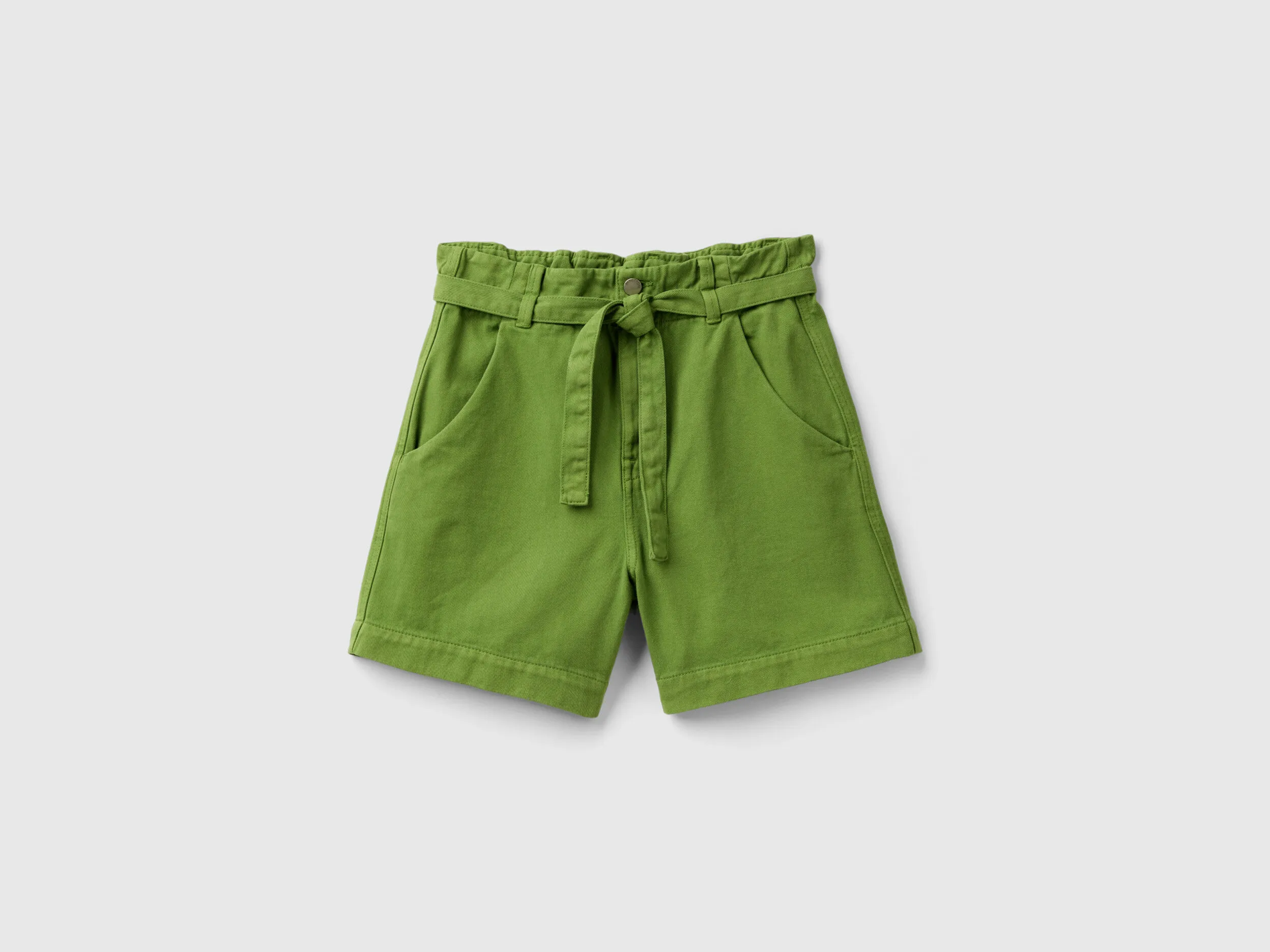 Bermudas con pernera amplia