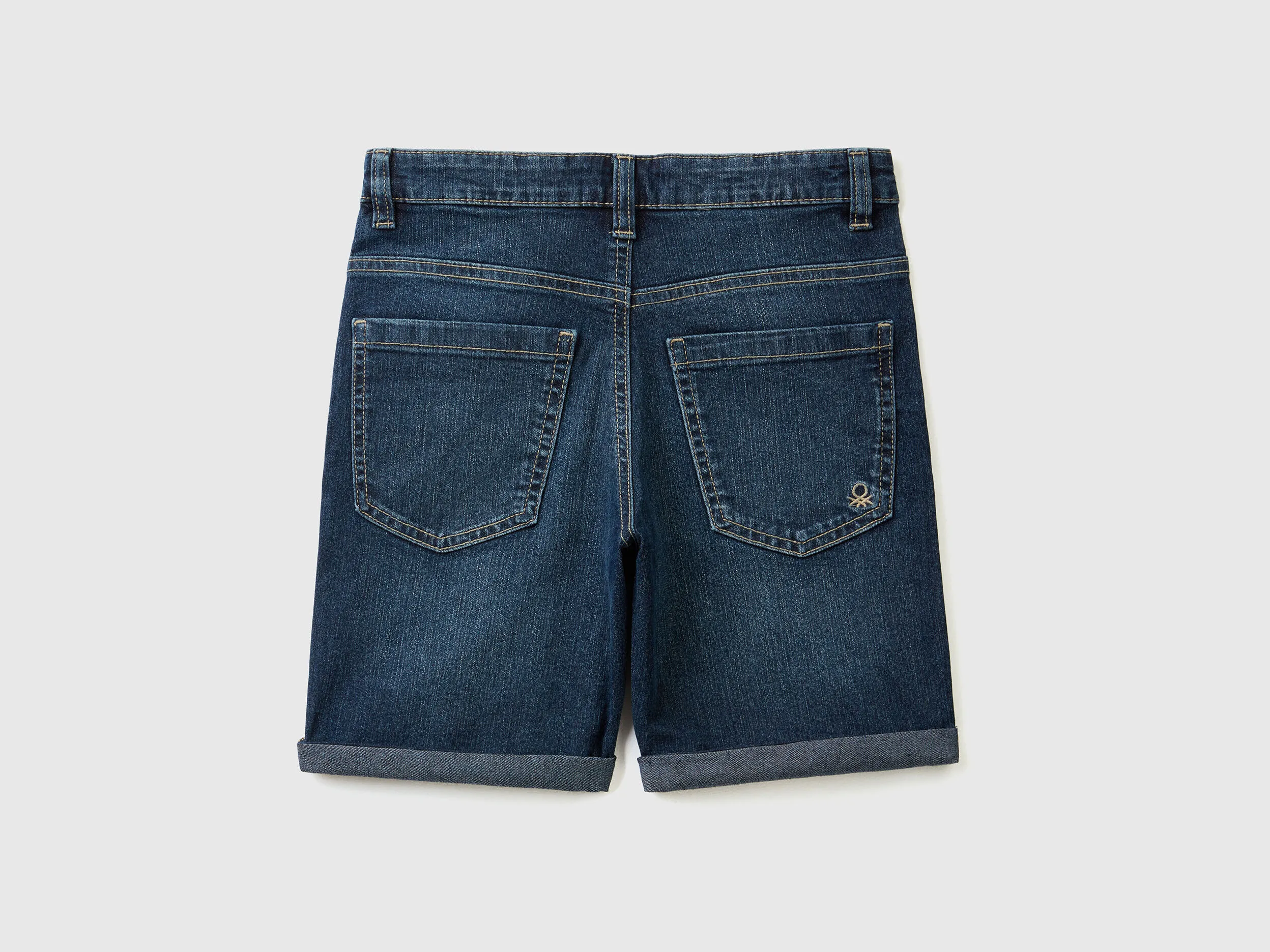 BERMUDAS SLIM FIT EN DENIM ECORECYCLE