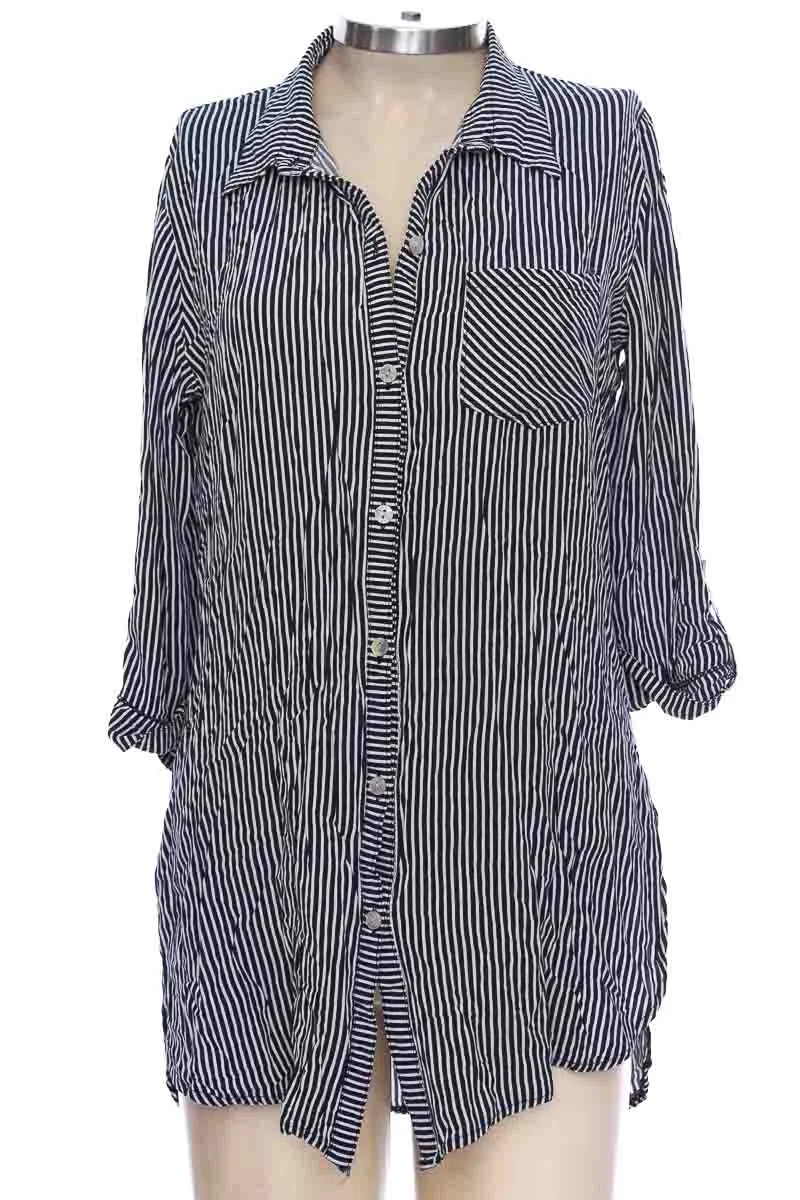 BLUSA COLOR AZUL  CLOSEANDO