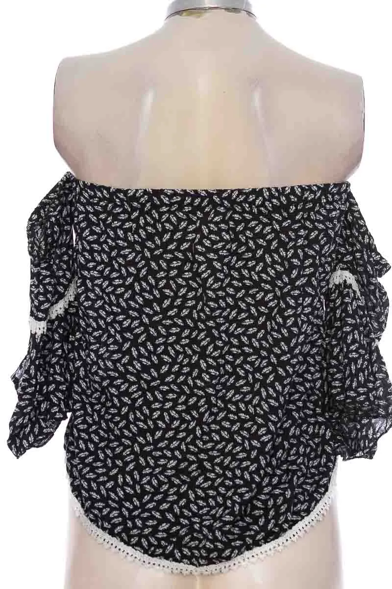 BLUSA COLOR NEGRO  CLOSEANDO