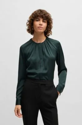 Blusa con cuello fruncido en crepé de China de seda elástica