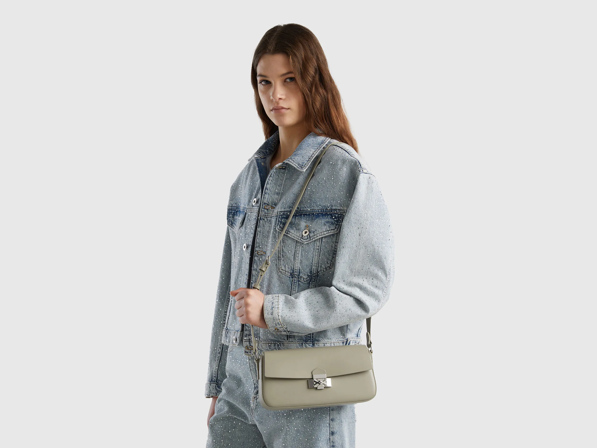 Bolso baguette de tejido con efecto piel