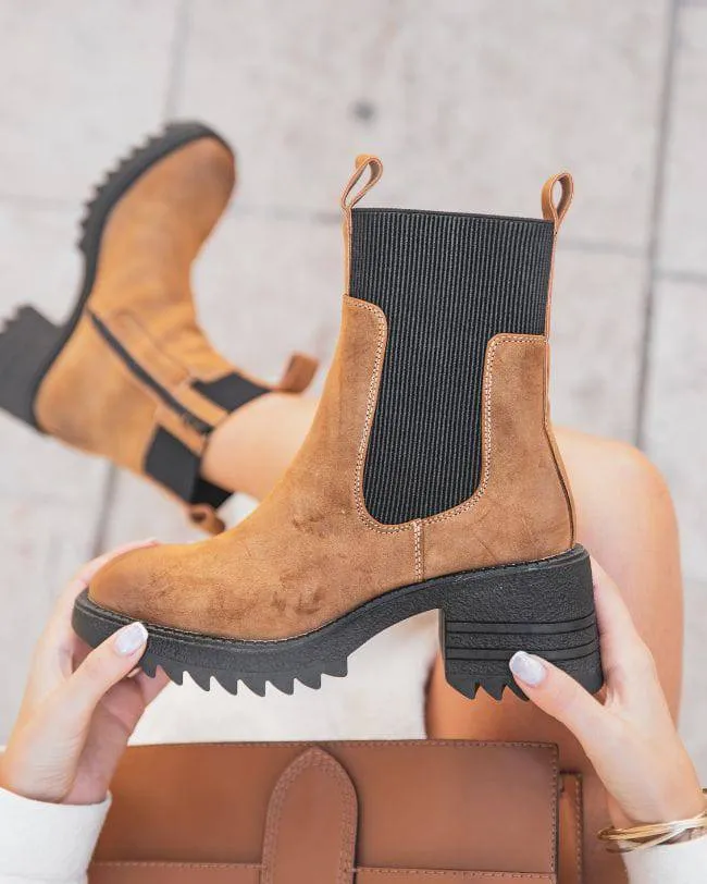 BOTINES DE MUJER EN COLOR CAMEL CON SUELA DENTADA  LéANA