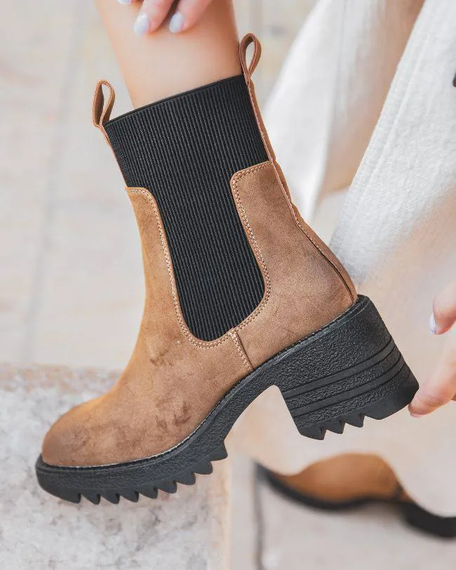 BOTINES DE MUJER EN COLOR CAMEL CON SUELA DENTADA  LéANA
