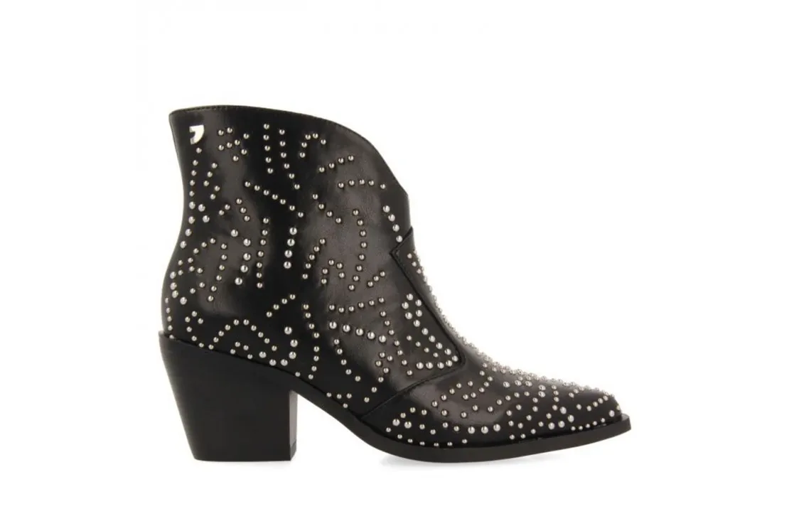 BOTÍN ESTILO COWBOY NEGRO CON DETALLE DE TACHUELAS PARA MUJER STRUER 70350 Gioseppo