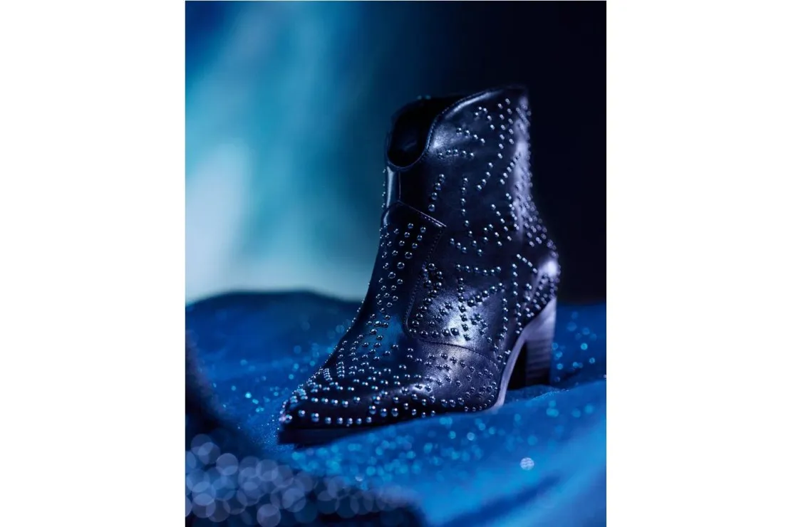 BOTÍN ESTILO COWBOY NEGRO CON DETALLE DE TACHUELAS PARA MUJER STRUER 70350 Gioseppo