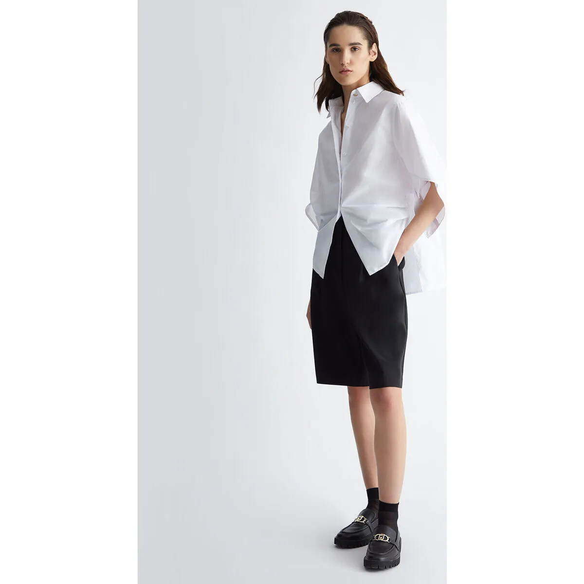 Camisa blanca holgada