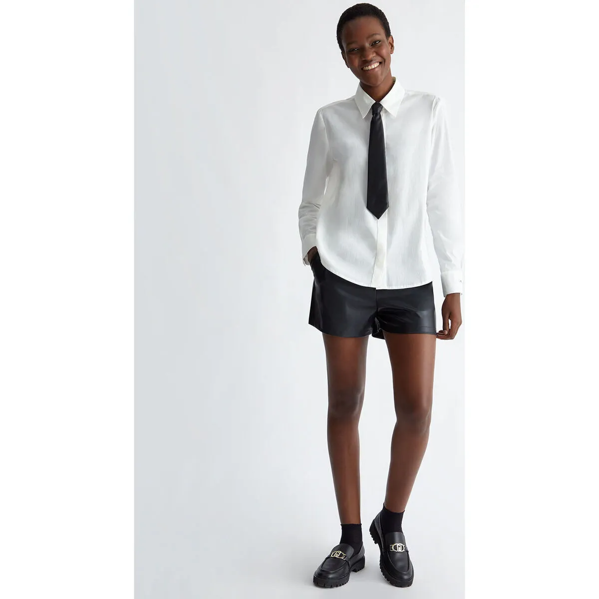 Camisa con corbata