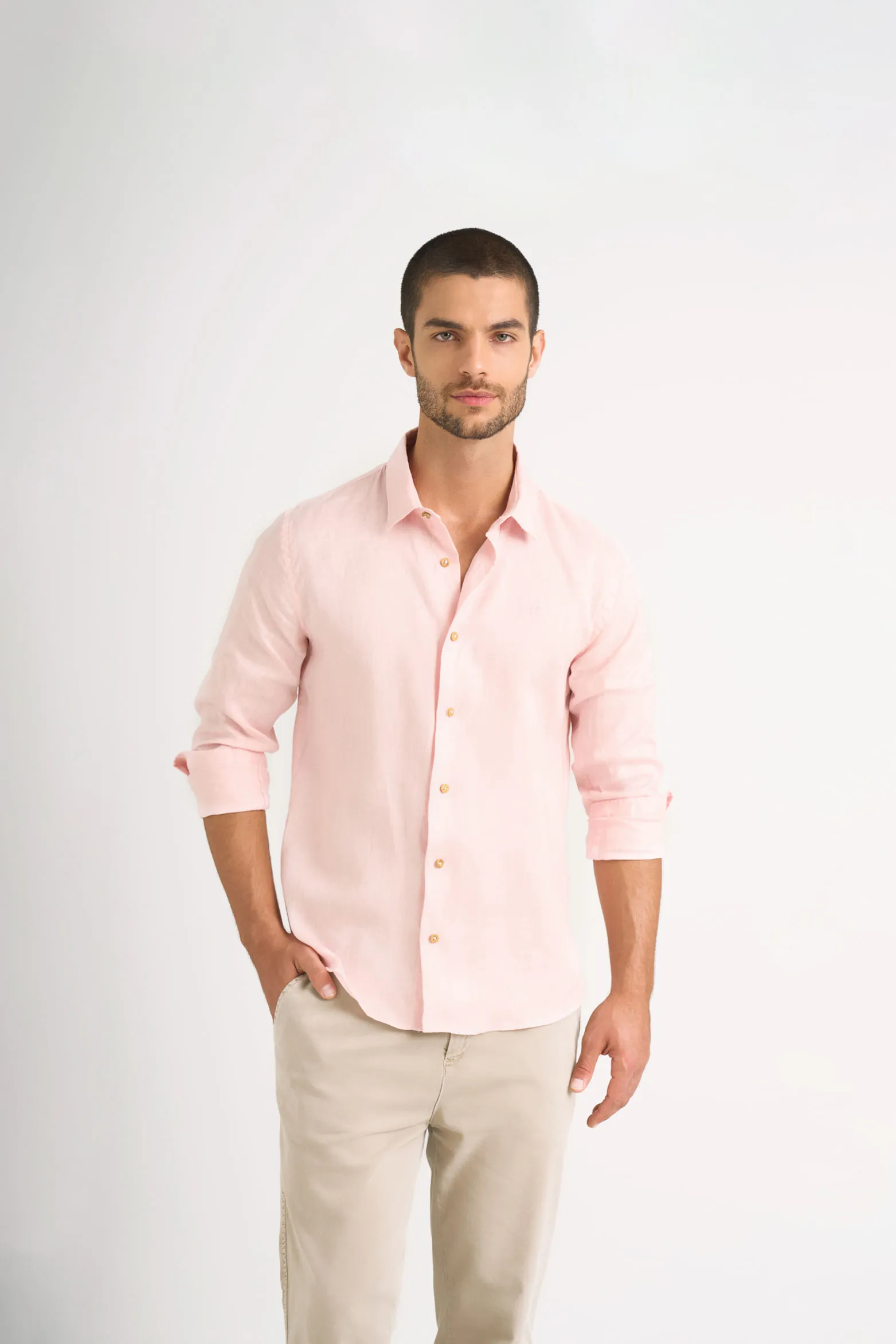 Camisa manga larga en lino para hombre silueta semi ajustada