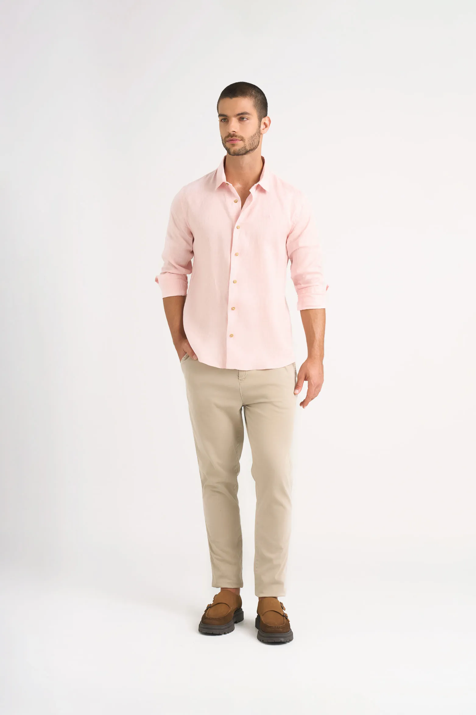 Camisa manga larga en lino para hombre silueta semi ajustada