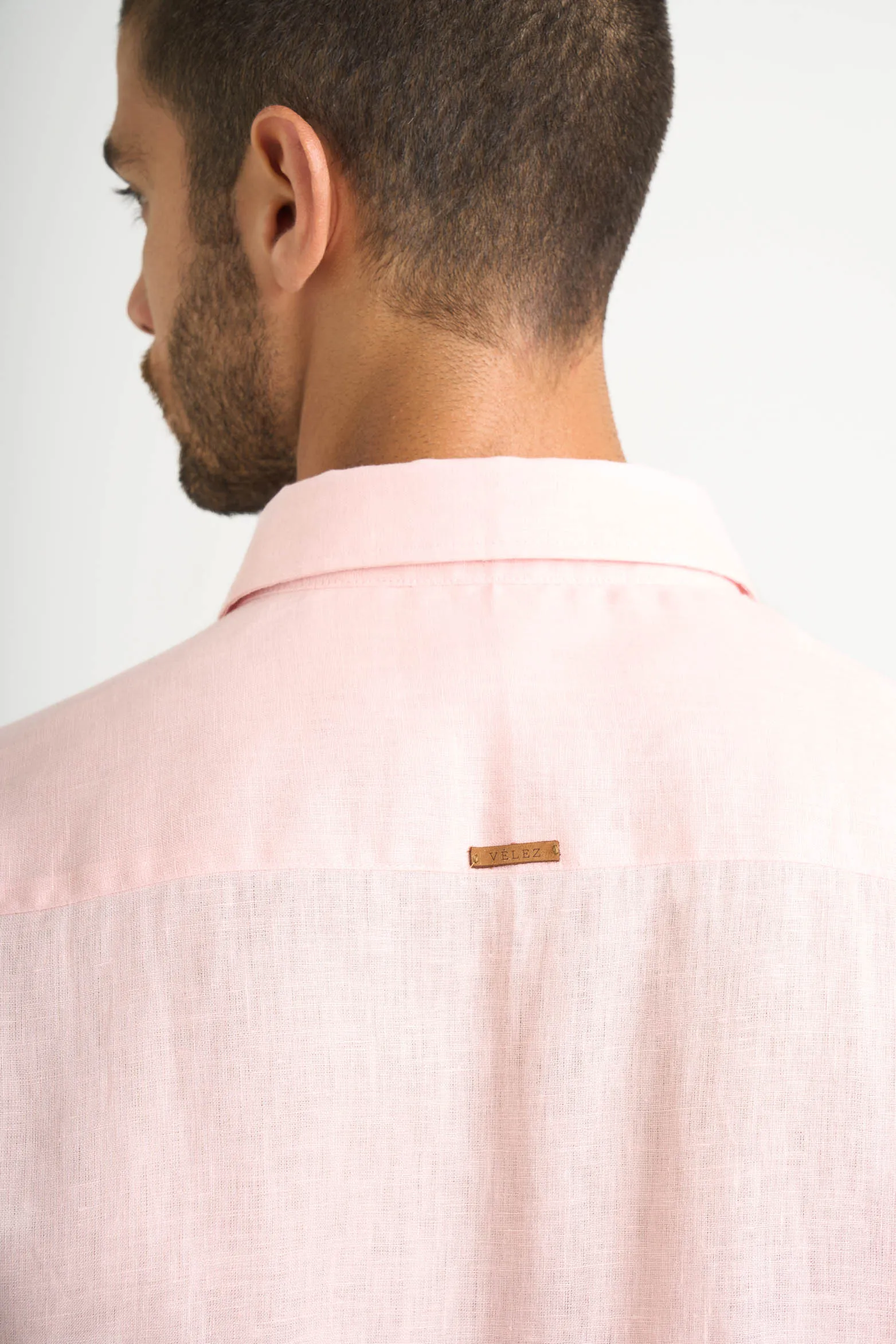 Camisa manga larga en lino para hombre silueta semi ajustada