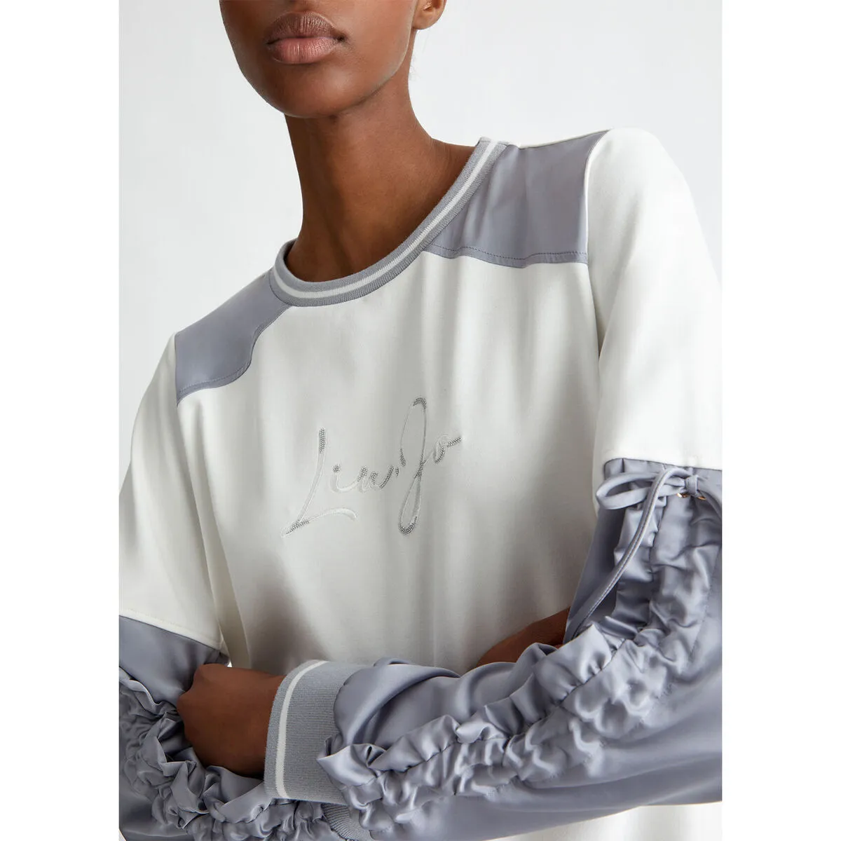 Camiseta con minitachuelas
