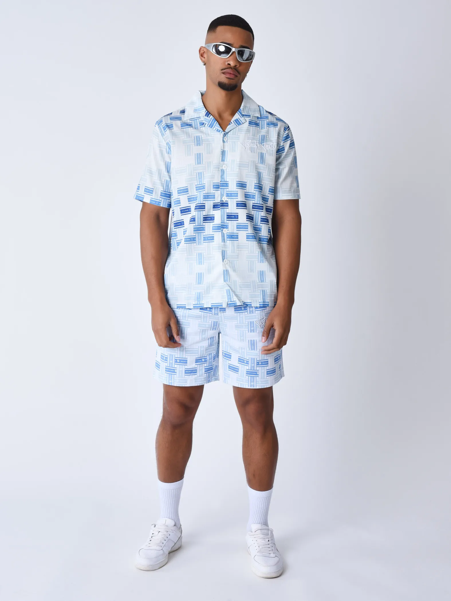 Camiseta de manga corta con estampado de serpentinas