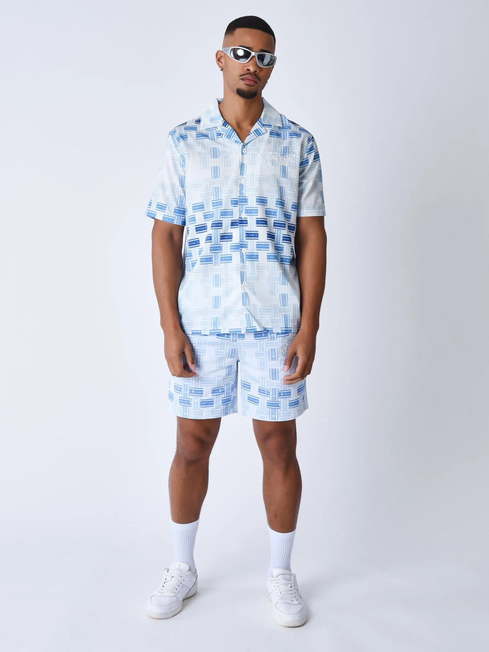 Camiseta de manga corta con estampado de serpentinas