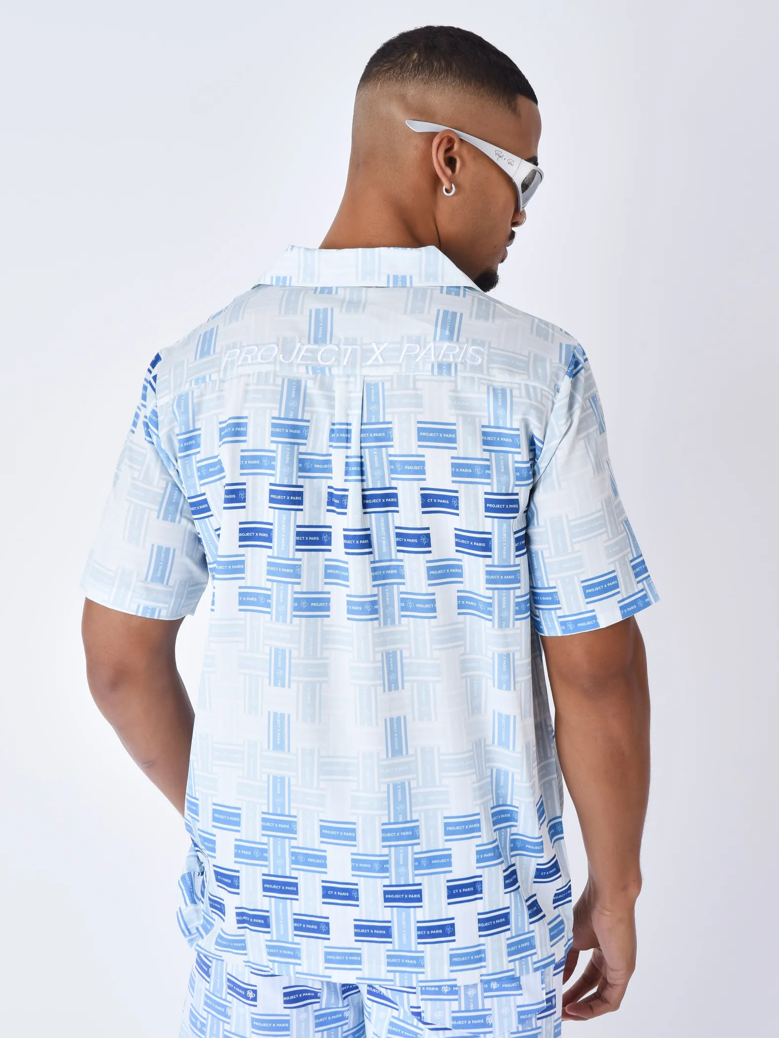 Camiseta de manga corta con estampado de serpentinas