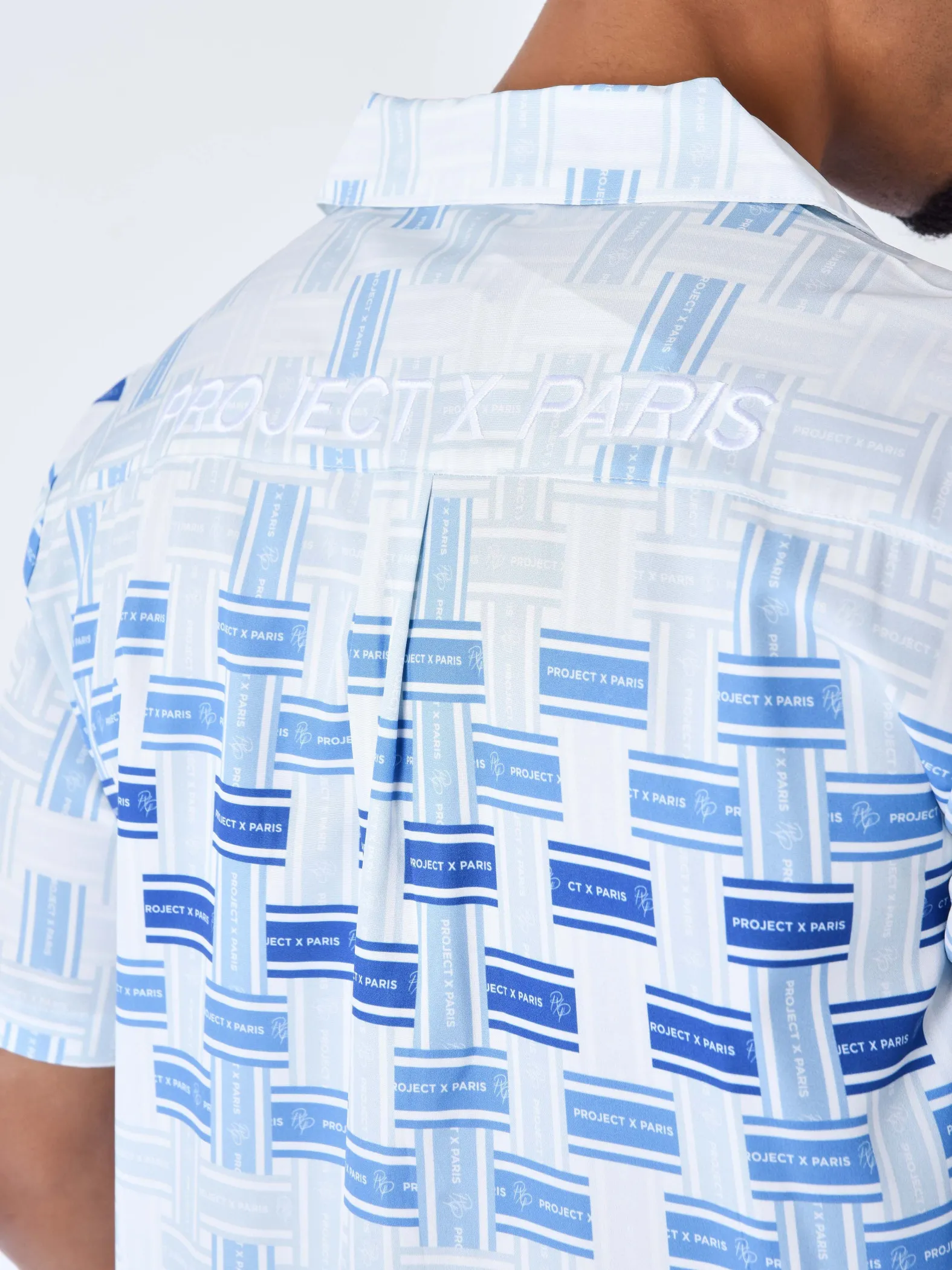 Camiseta de manga corta con estampado de serpentinas