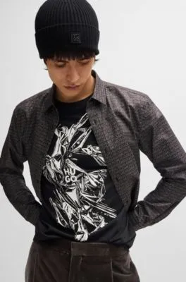 Camiseta de punto de algodón con logo apilado y diseño gráfico estampado