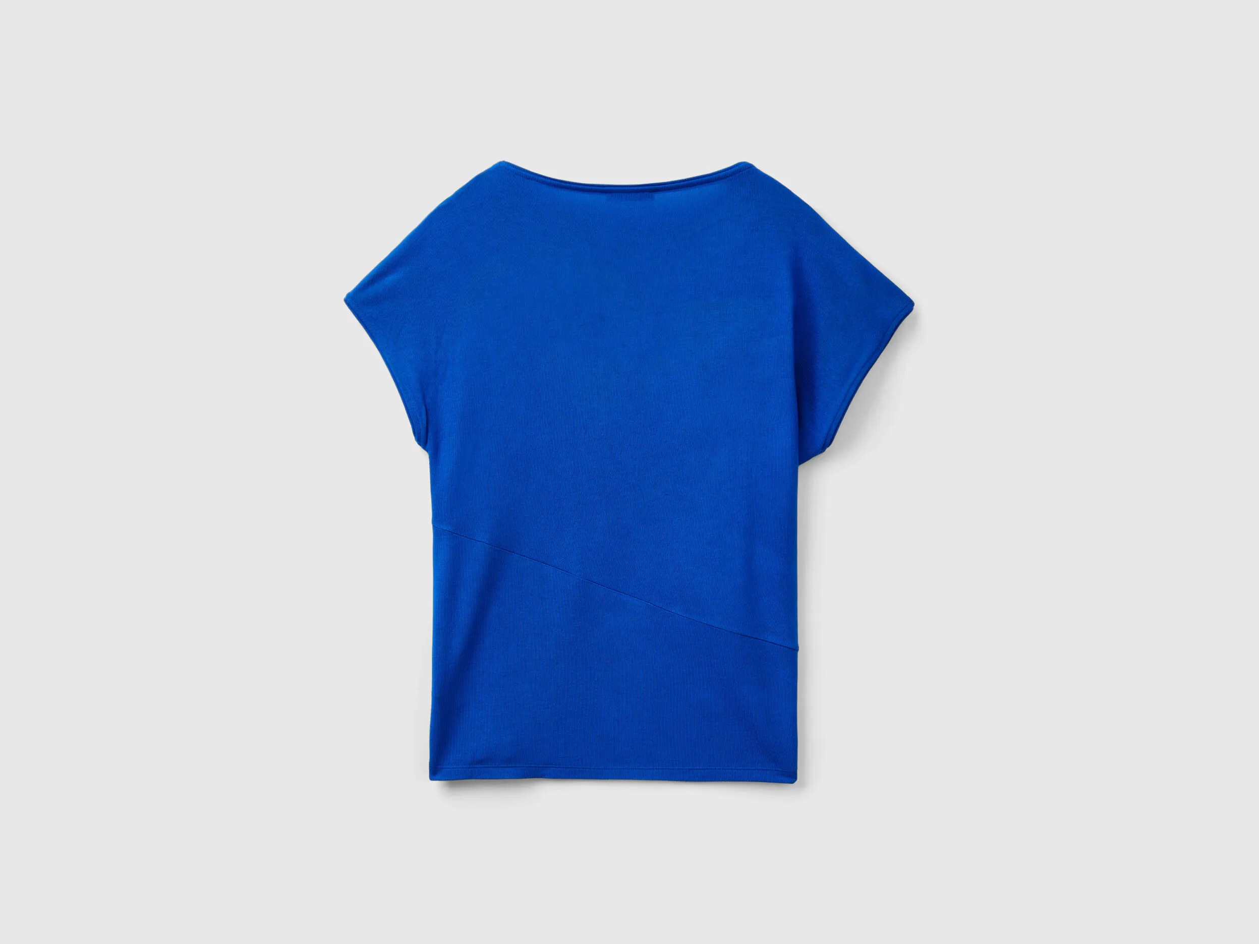 Camiseta fluida con nudo