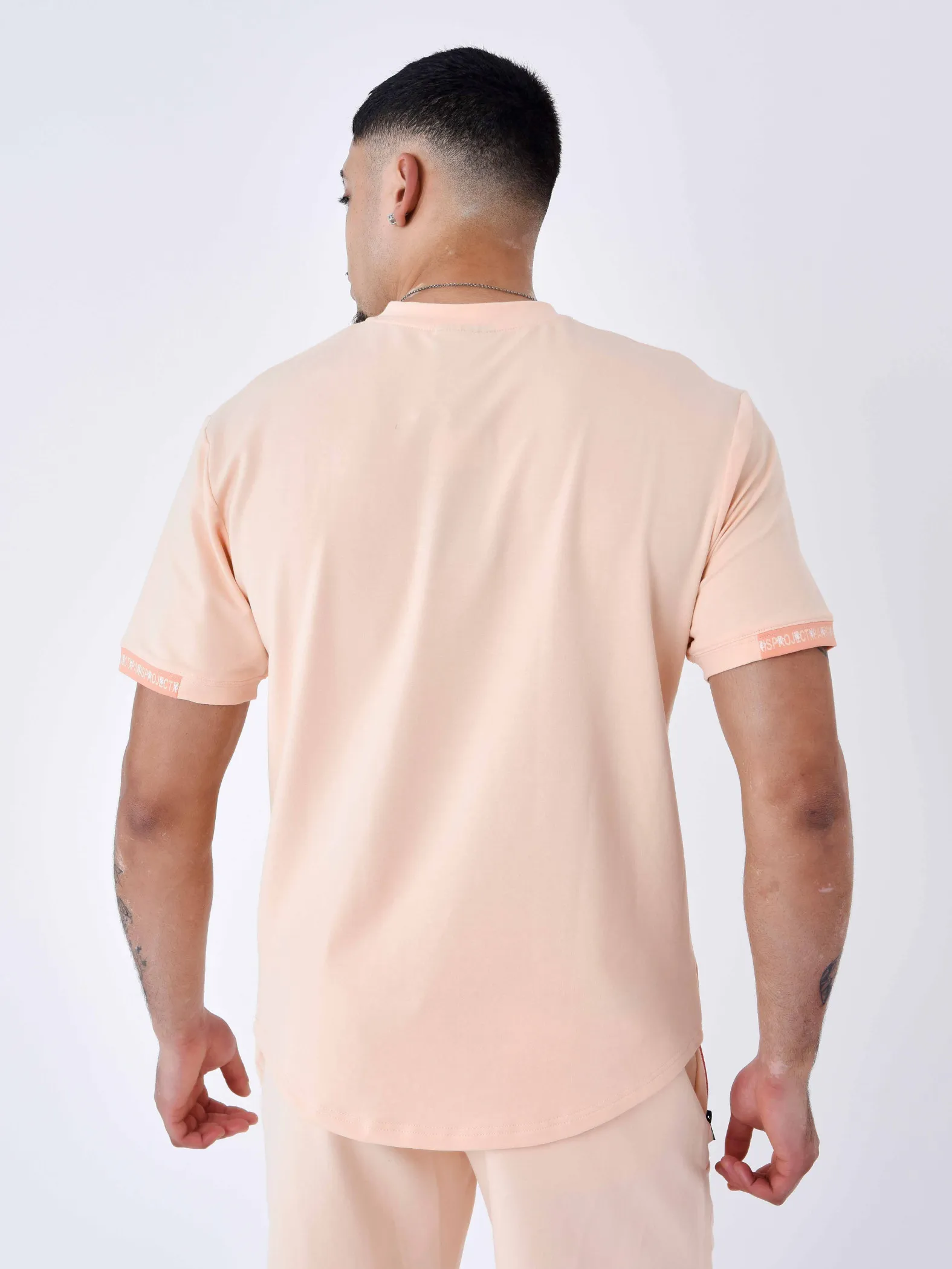 Camiseta lisa con banda con logotipo