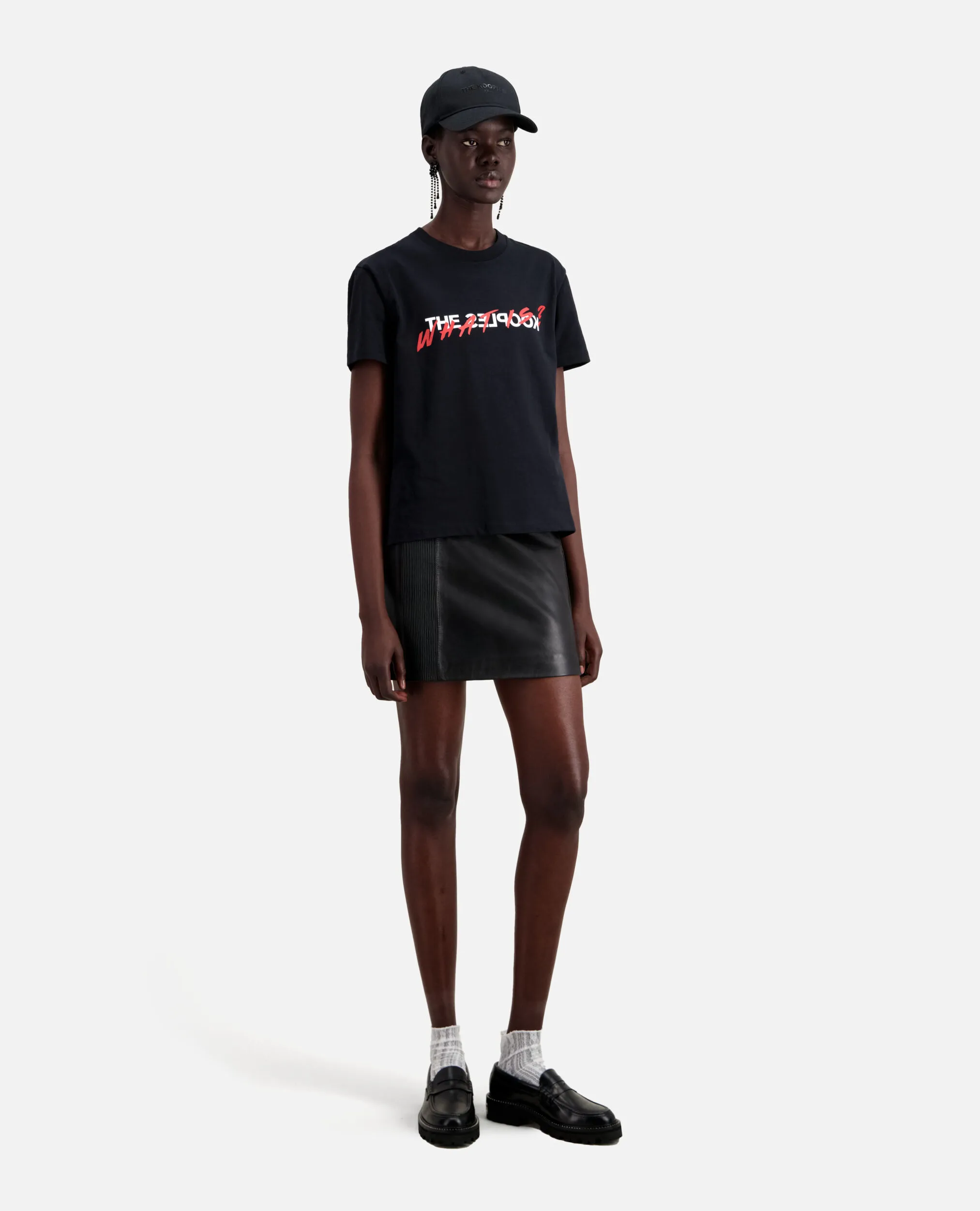 Camiseta mujer What is negra