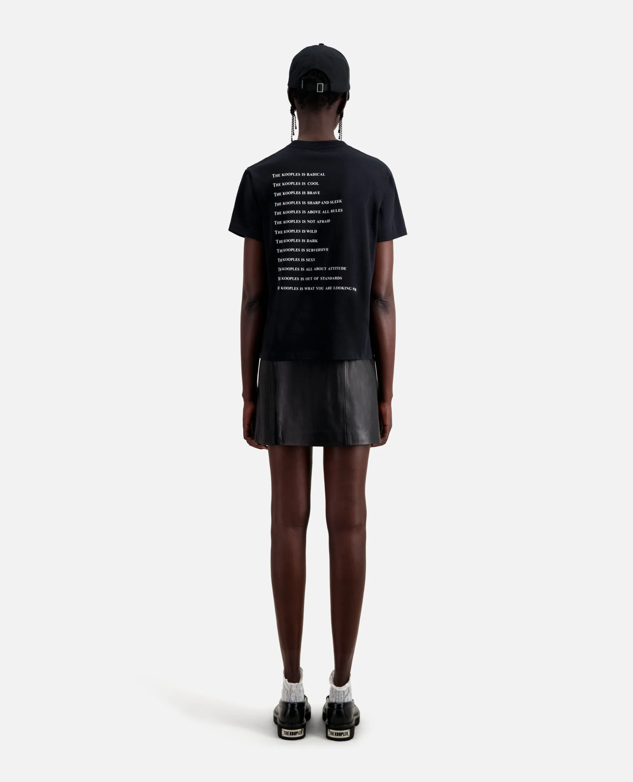 Camiseta mujer What is negra