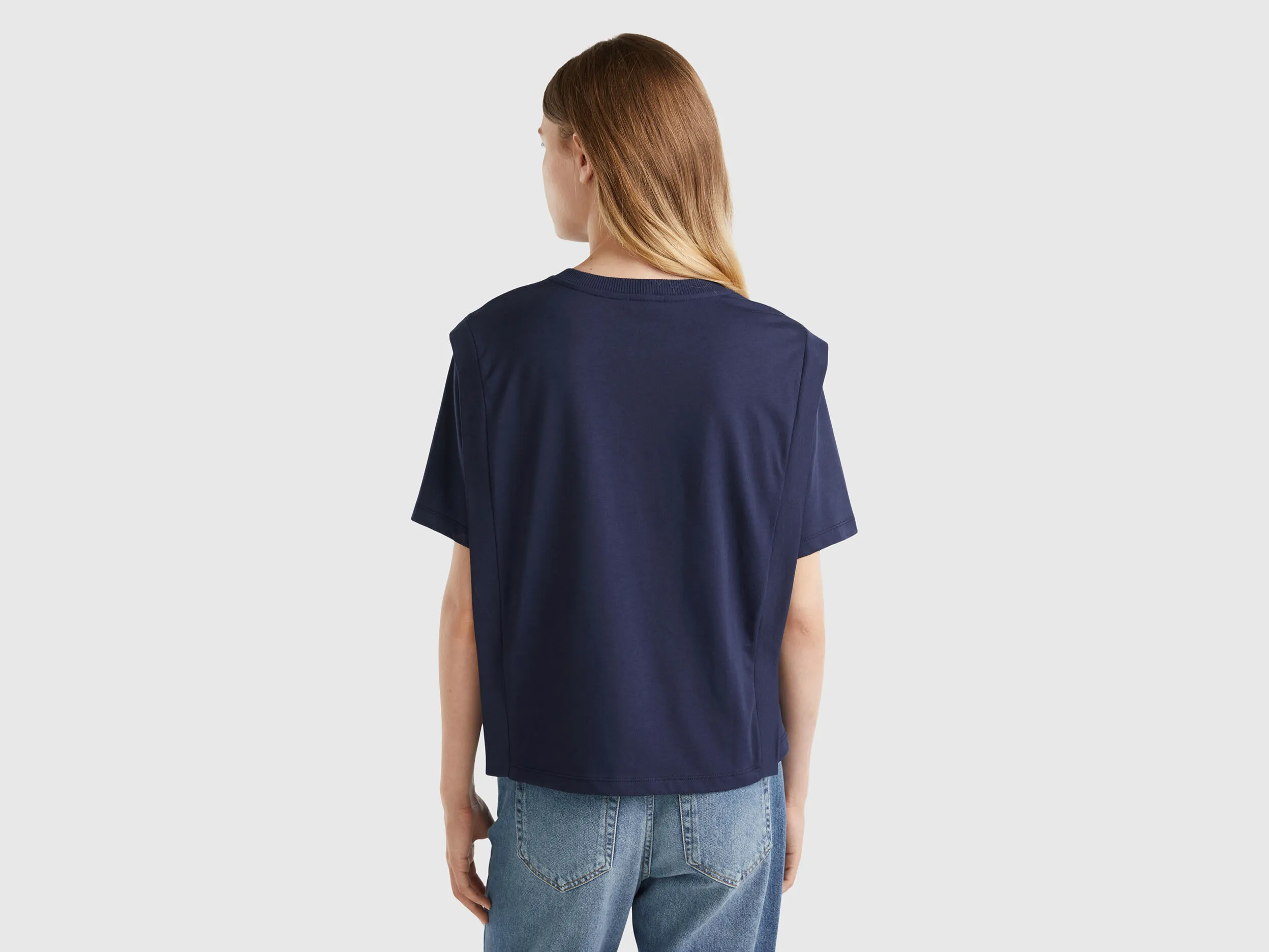 Camiseta regular fit con pliegues