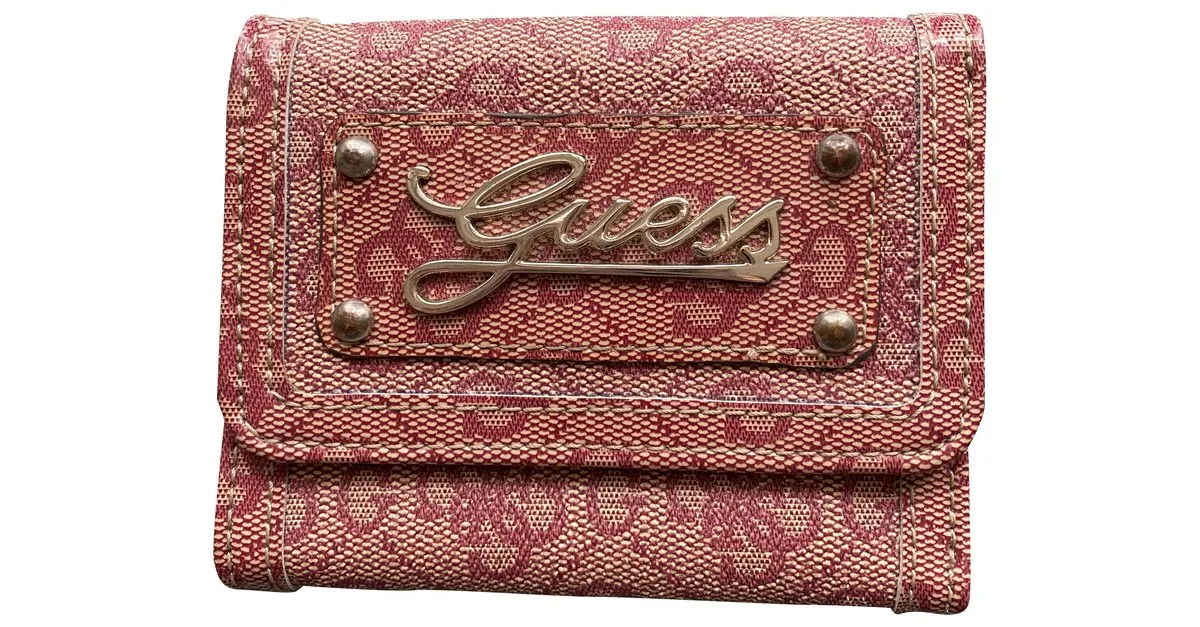 Cartera rosa con monograma Guess 