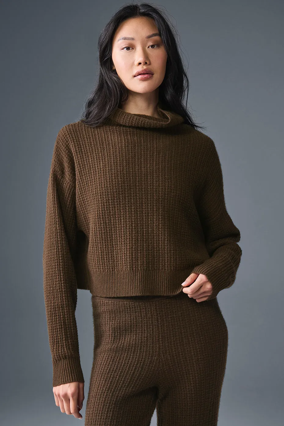 CASHMERE PLUSH WAFFLE TURTLENECK PULLOVER  ESPRESSO