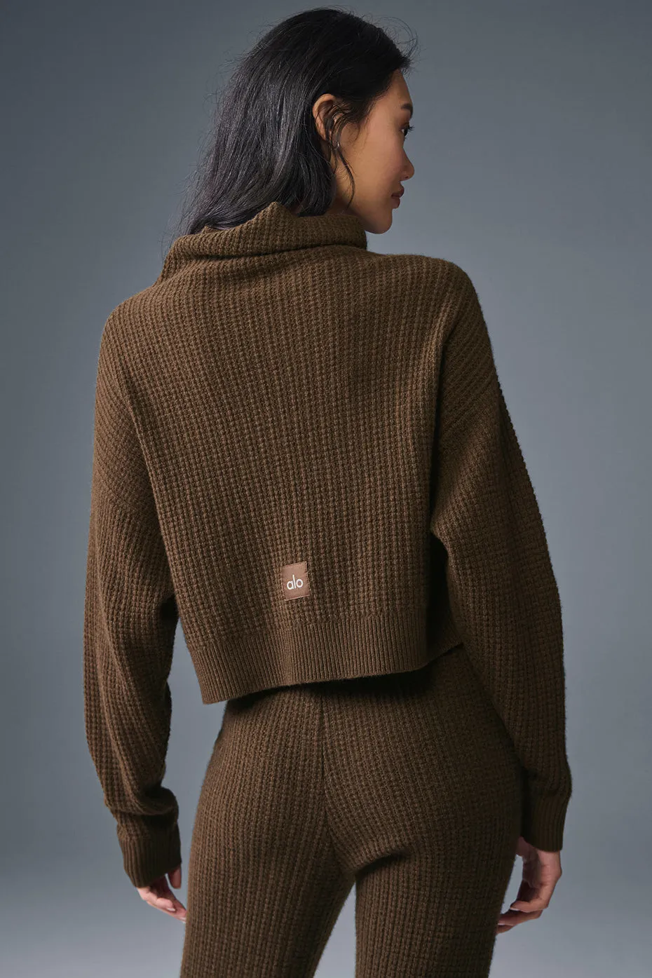 CASHMERE PLUSH WAFFLE TURTLENECK PULLOVER  ESPRESSO