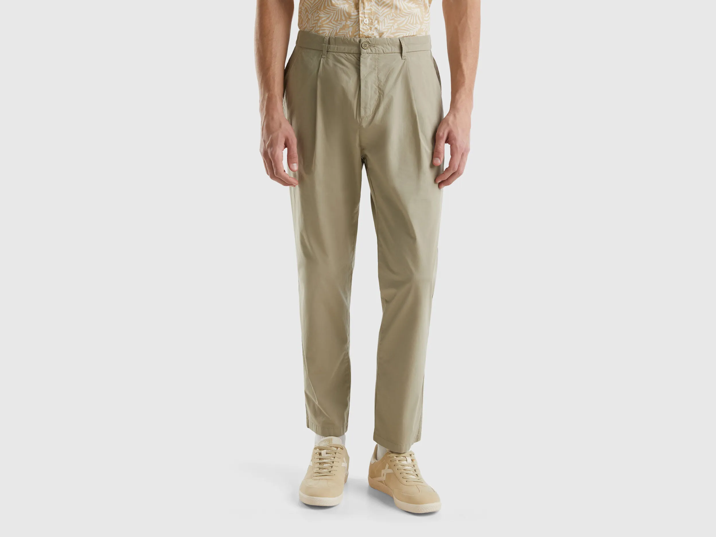 Chinos de corte zanahoria