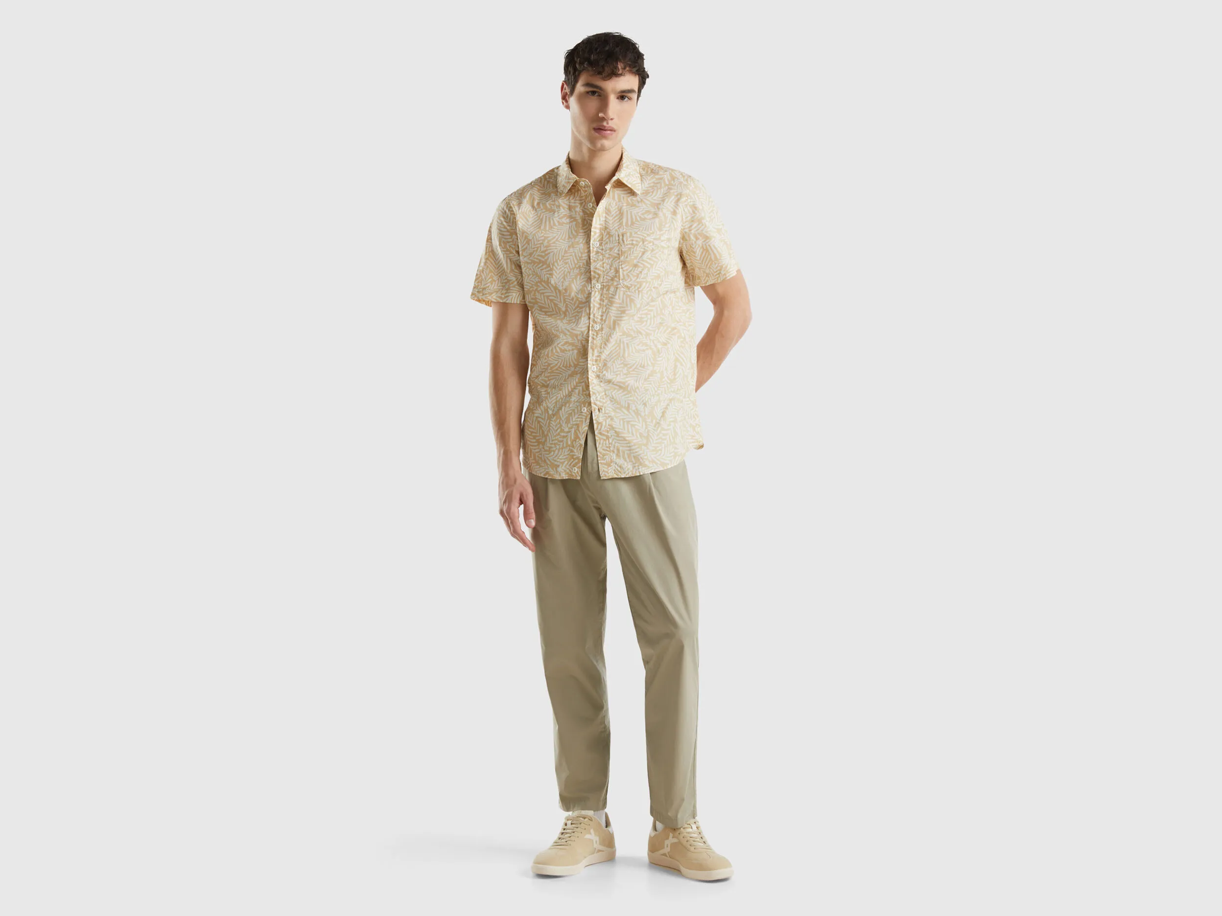 Chinos de corte zanahoria