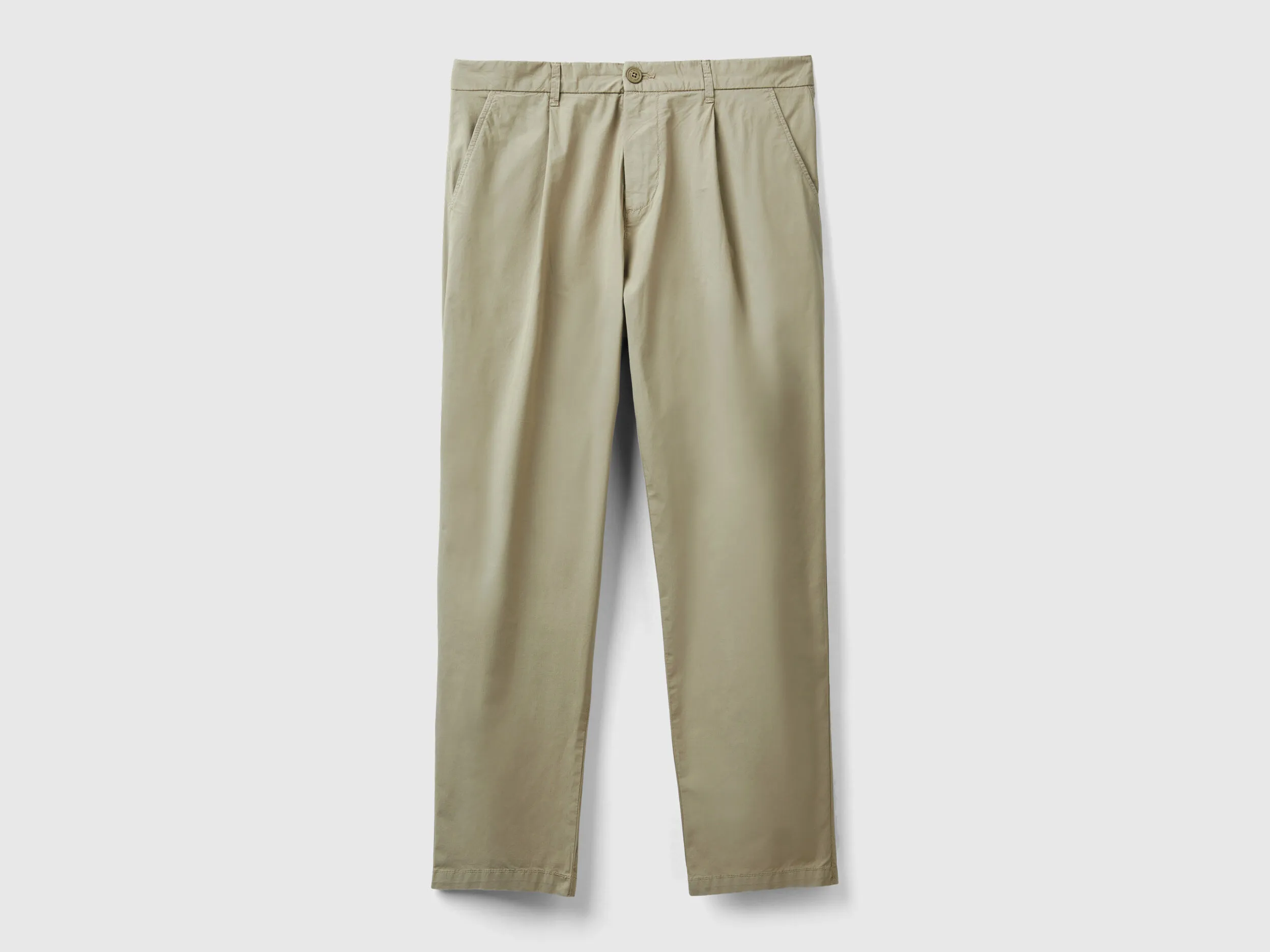 Chinos de corte zanahoria