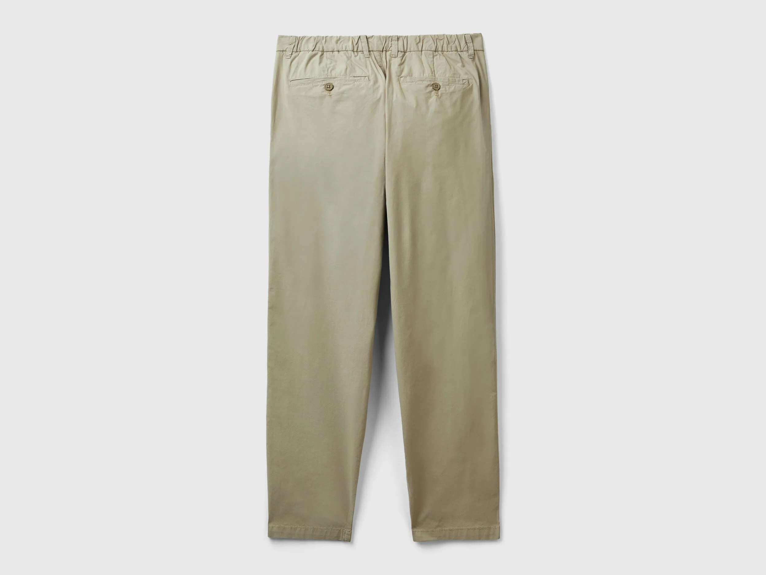Chinos de corte zanahoria