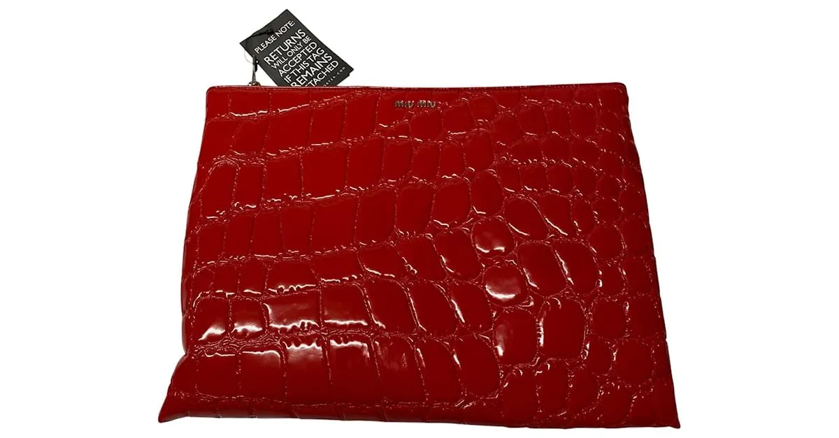 Clutch grande con efecto cocodrilo de Miu Miu en charol rojo Roja 
