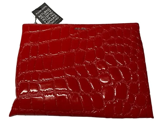 Clutch grande con efecto cocodrilo de Miu Miu en charol rojo Roja 