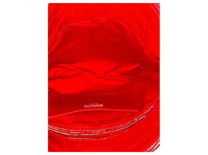 Clutch grande con efecto cocodrilo de Miu Miu en charol rojo Roja 
