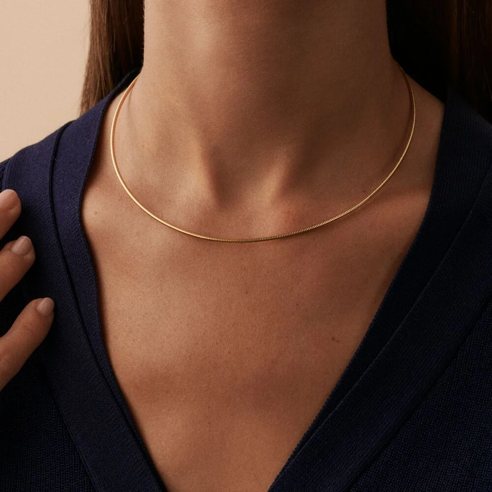 COLLAR CORTO RíGIDA DORADO 02680215157