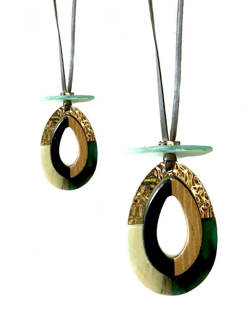 COLLAR LARGO CON COLGANTE CENTRAL REDONDO