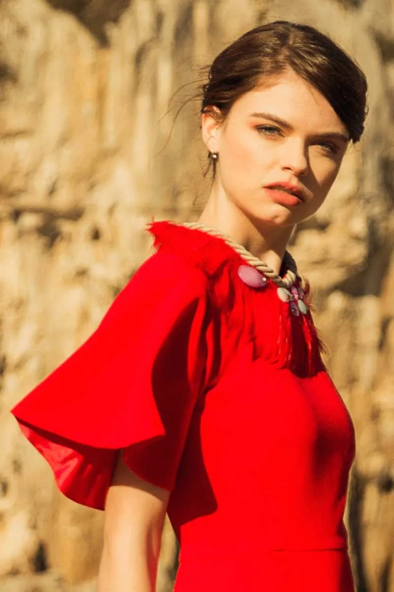 Collar Rojo Plumas y Pedrería