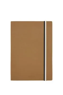 Cuaderno A5 de piel sintética cámel con correa a rayas de la marca