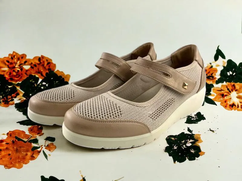 Cutillas | Tenis de cuña mujer tela  con cierre de Velcro beige Laura