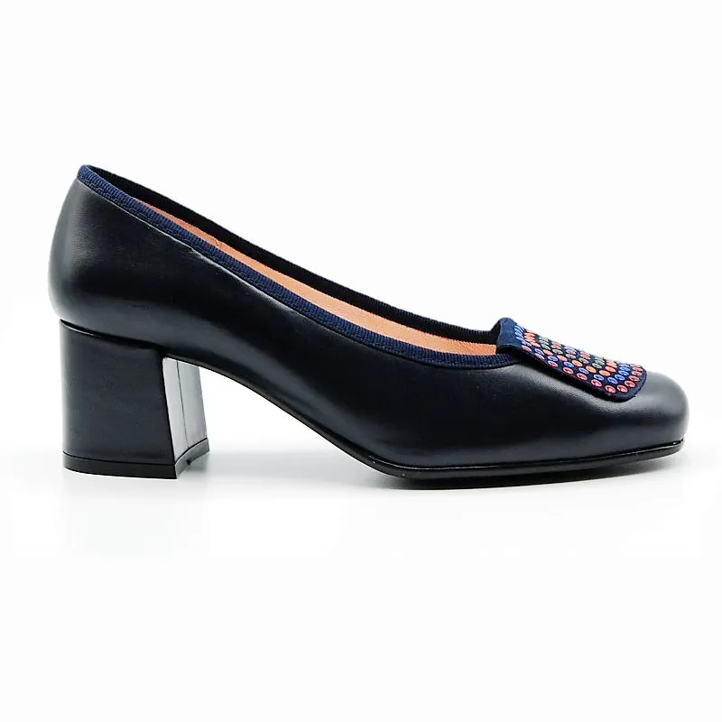 DUIT 8206 Azul. Salon piel lisa con adorno