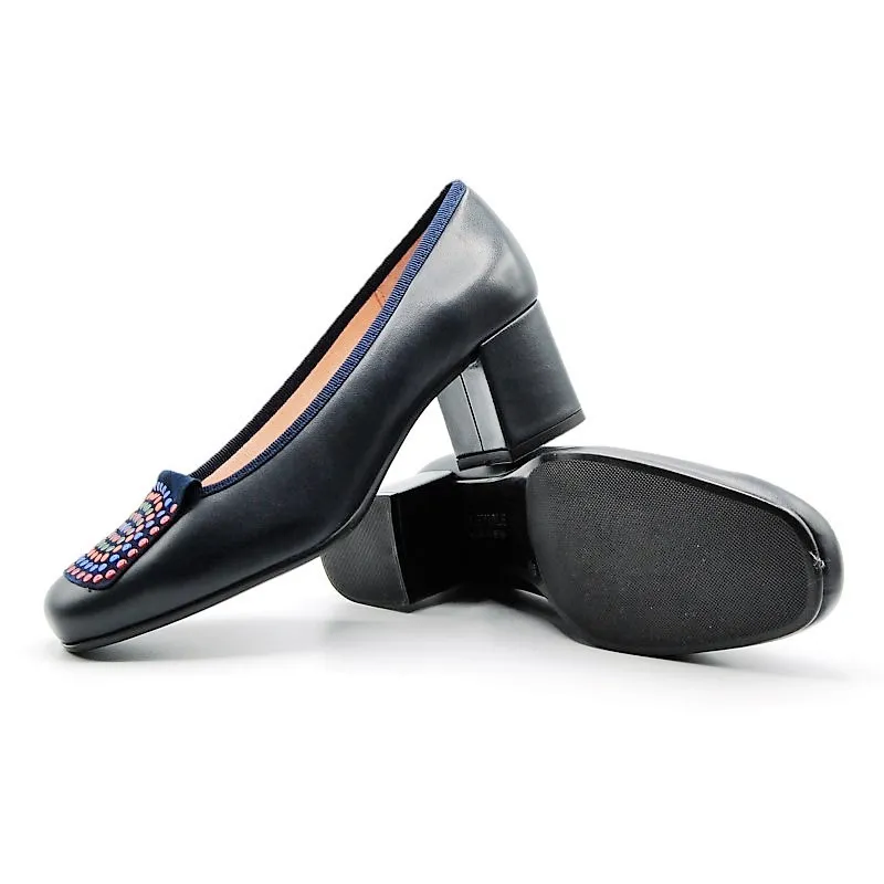 DUIT 8206 Azul. Salon piel lisa con adorno