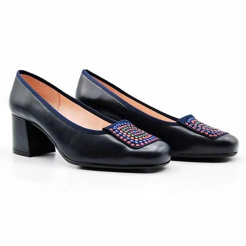 DUIT 8206 Azul. Salon piel lisa con adorno